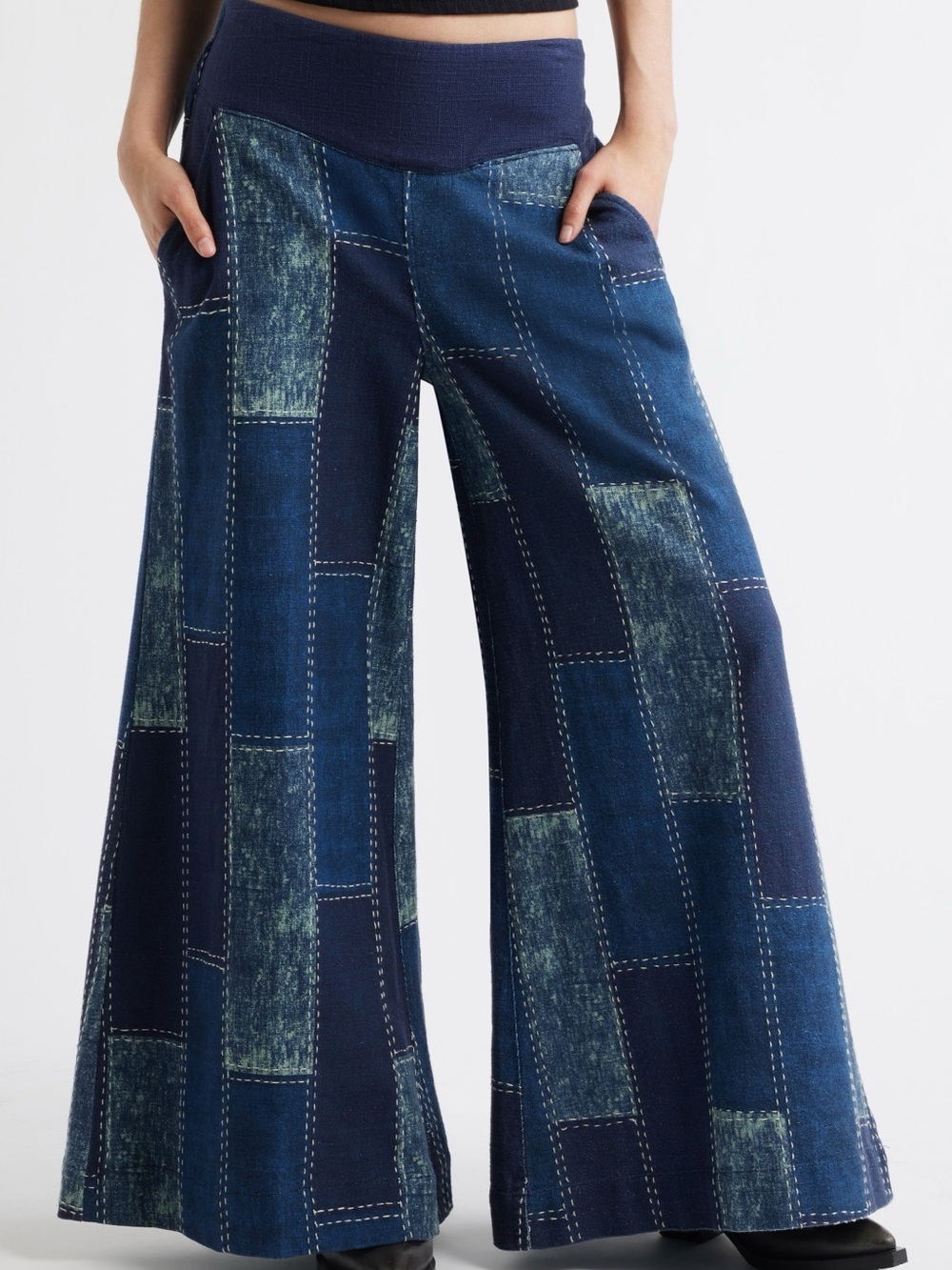 We The Free indigo patchwork Patches wide-leg pants Jeans size Medium